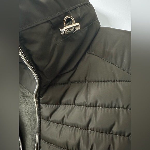 Special one -ladies long puff green vest - Picture 5 of 8